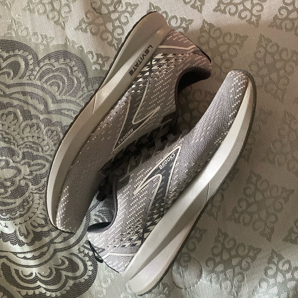 Brooks levitate shoes